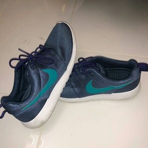 Nike Roshe size 10